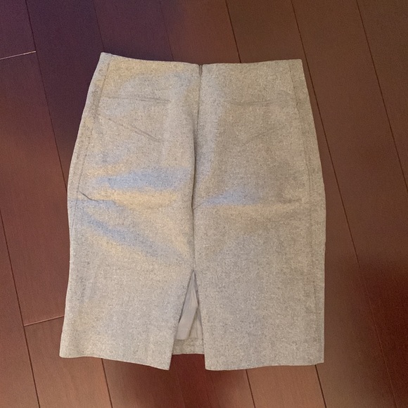 Gray wool skirt from Club Monaco - Picture 3 of 3